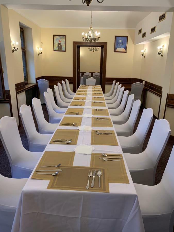 Hotel Branik Praha Bagian luar foto